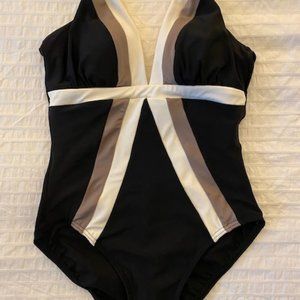 Miraclesuit Spectra Trilogy. Brand new, size 8
